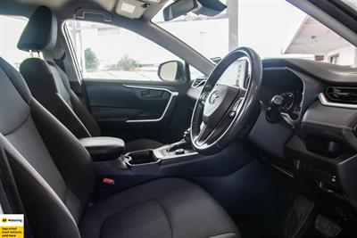 2021 Toyota RAV4 - Thumbnail