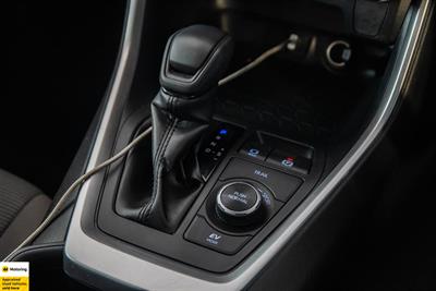 2021 Toyota RAV4 - Thumbnail