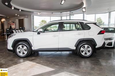 2021 Toyota RAV4 - Thumbnail