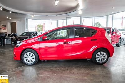2014 Toyota Aqua - Thumbnail
