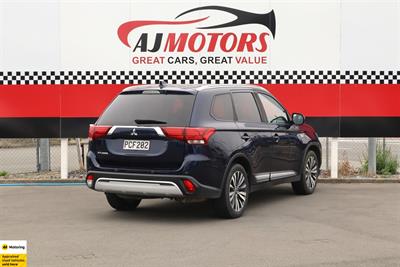 2022 Mitsubishi Outlander - Thumbnail