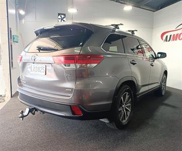 2018 Toyota Highlander - Thumbnail