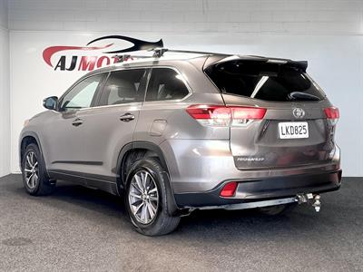 2018 Toyota Highlander - Thumbnail