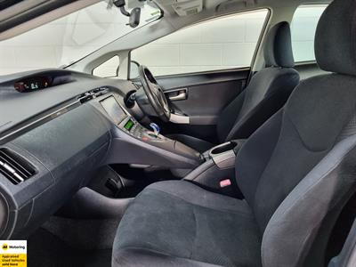 2012 Toyota Prius - Thumbnail