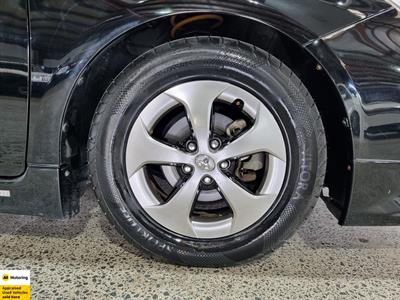 2012 Toyota Prius - Thumbnail