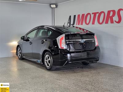 2012 Toyota Prius - Thumbnail