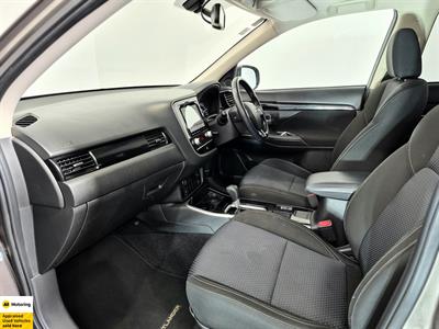 2022 Mitsubishi Outlander - Thumbnail