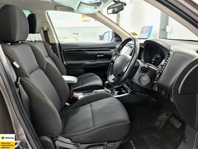 2022 Mitsubishi Outlander - Thumbnail