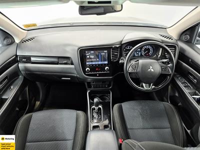 2022 Mitsubishi Outlander - Thumbnail