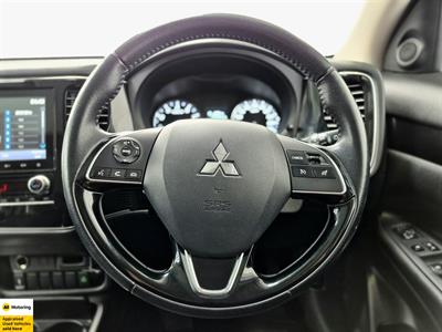 2022 Mitsubishi Outlander - Thumbnail