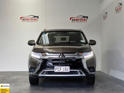 2022 Mitsubishi Outlander - Thumbnail