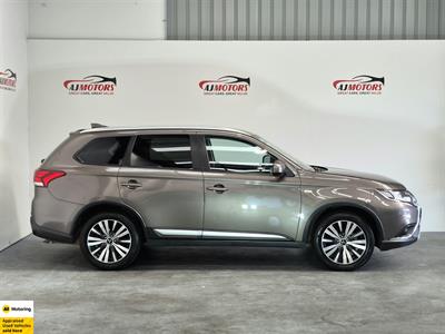 2022 Mitsubishi Outlander - Thumbnail