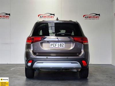 2022 Mitsubishi Outlander - Thumbnail