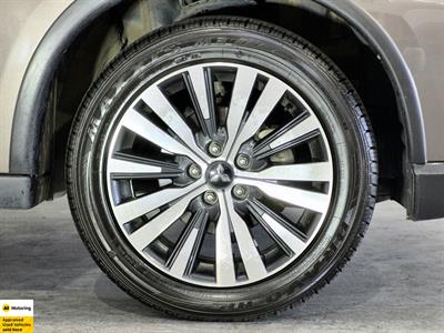 2022 Mitsubishi Outlander - Thumbnail