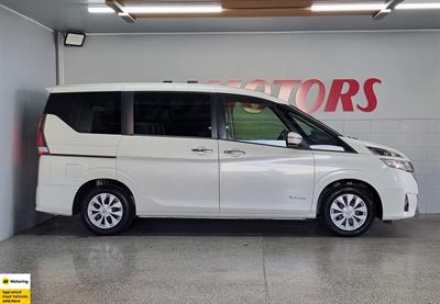 2017 Nissan Serena - Thumbnail