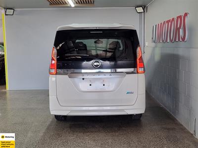 2017 Nissan Serena - Thumbnail