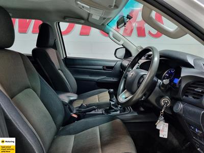 2017 Toyota Hilux - Thumbnail