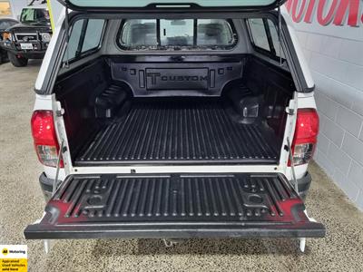 2017 Toyota Hilux - Thumbnail