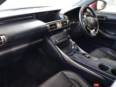 2016 Lexus IS 200t - Thumbnail