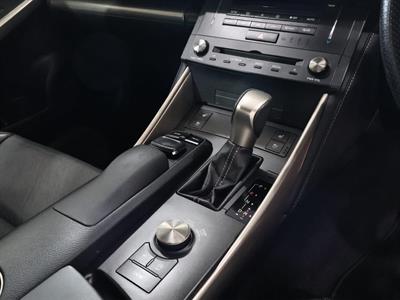 2016 Lexus IS 200t - Thumbnail