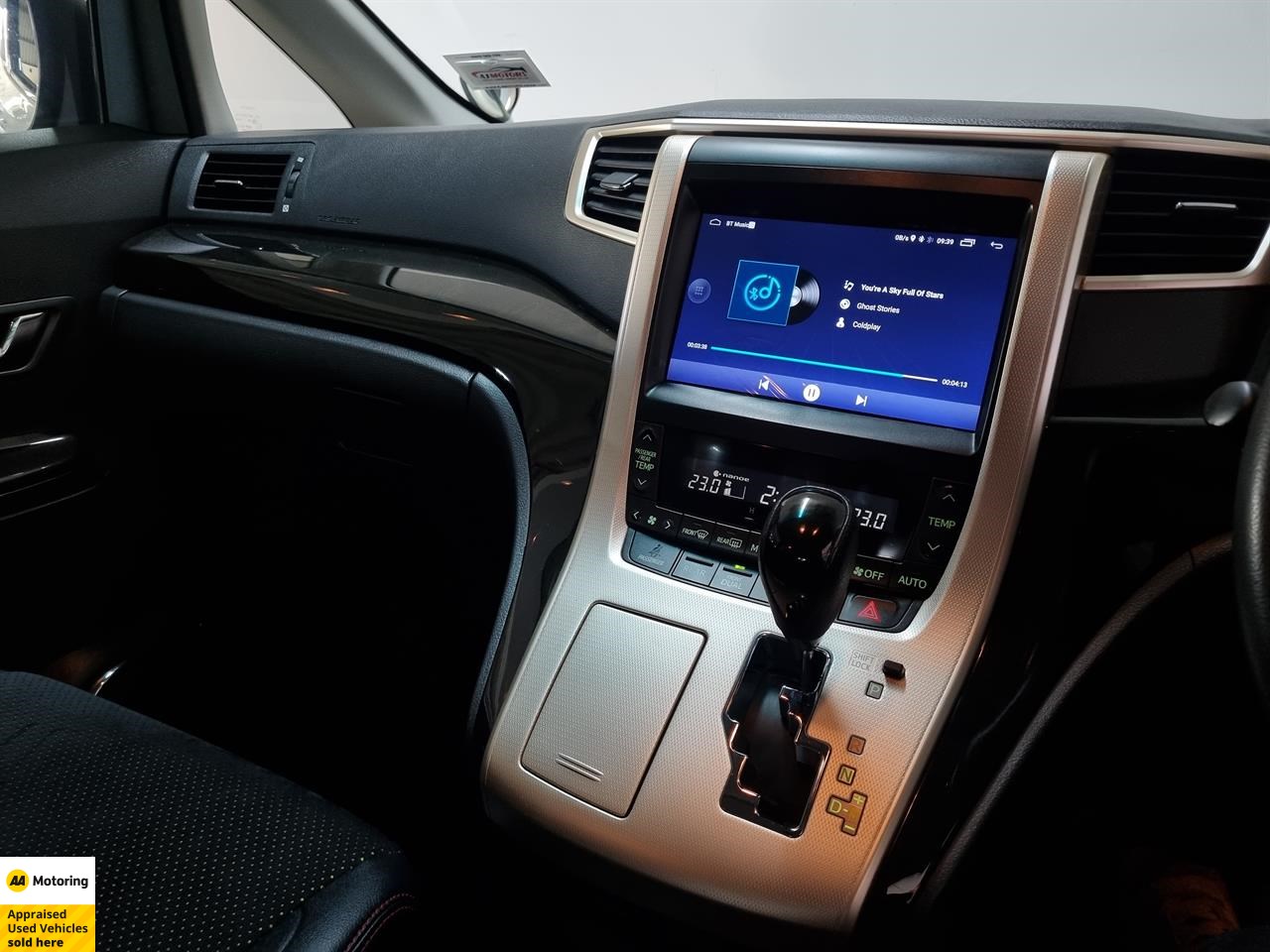 2014 Toyota Vellfire