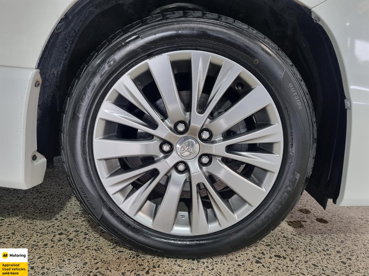 2014 Toyota Vellfire
