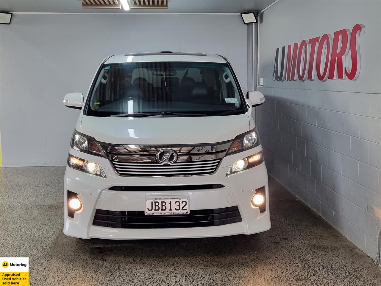2014 Toyota Vellfire