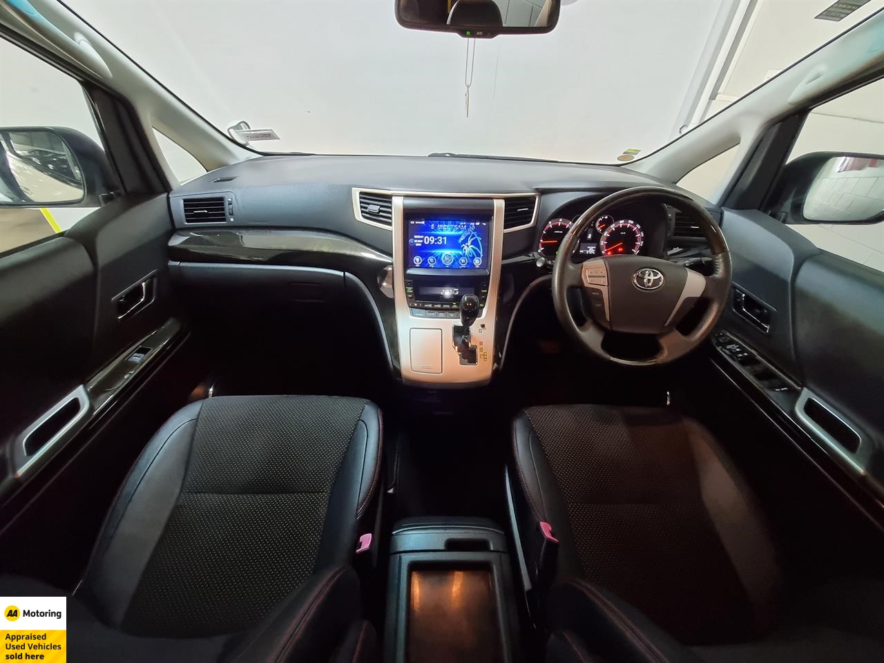 2014 Toyota Vellfire