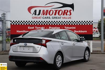 2019 Toyota Prius - Thumbnail