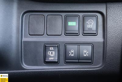 2016 Nissan Serena - Thumbnail