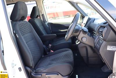 2016 Nissan Serena - Thumbnail