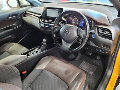 2017 Toyota C-HR - Thumbnail