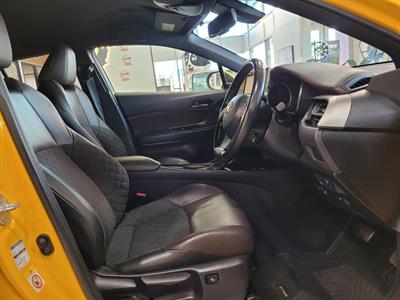 2017 Toyota C-HR - Thumbnail