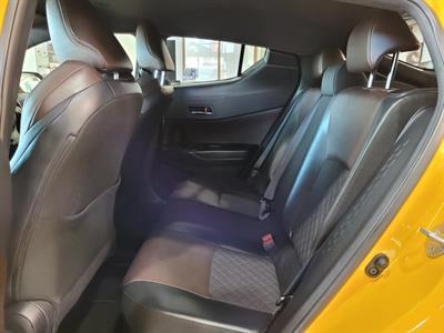 2017 Toyota C-HR - Thumbnail