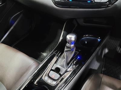 2017 Toyota C-HR - Thumbnail