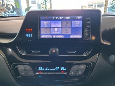 2017 Toyota C-HR - Thumbnail