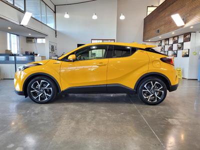 2017 Toyota C-HR - Thumbnail