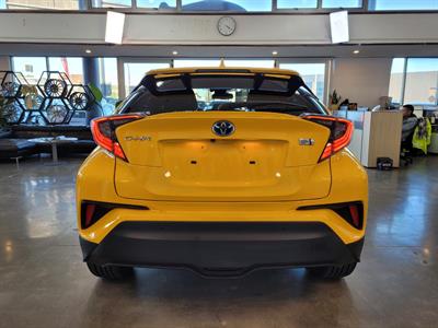 2017 Toyota C-HR - Thumbnail