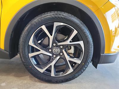 2017 Toyota C-HR - Thumbnail