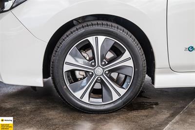2019 Nissan Leaf - Thumbnail
