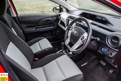 2014 Toyota Aqua - Thumbnail