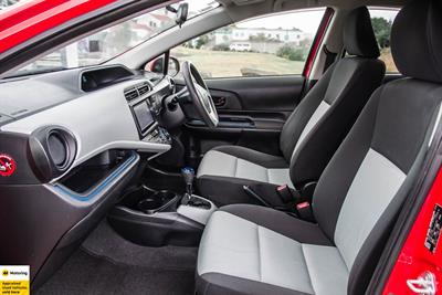 2014 Toyota Aqua - Thumbnail