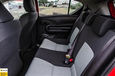 2014 Toyota Aqua - Thumbnail