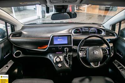 2017 Toyota Sienta - Thumbnail