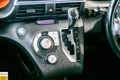 2017 Toyota Sienta - Thumbnail