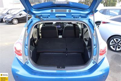 2013 Toyota Aqua - Thumbnail