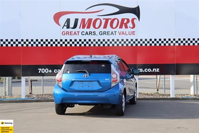 2013 Toyota Aqua - Thumbnail