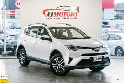 2018 Toyota RAV4 - Thumbnail