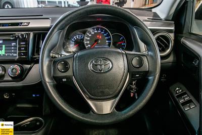 2018 Toyota RAV4 - Thumbnail