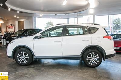 2018 Toyota RAV4 - Thumbnail